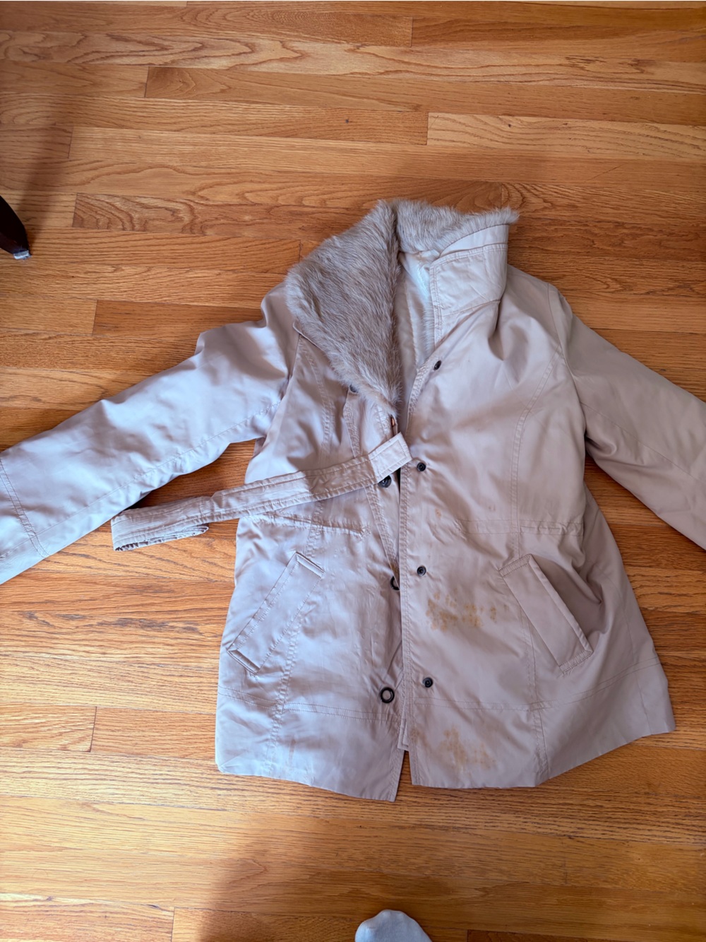Women's coat with faux fur collar